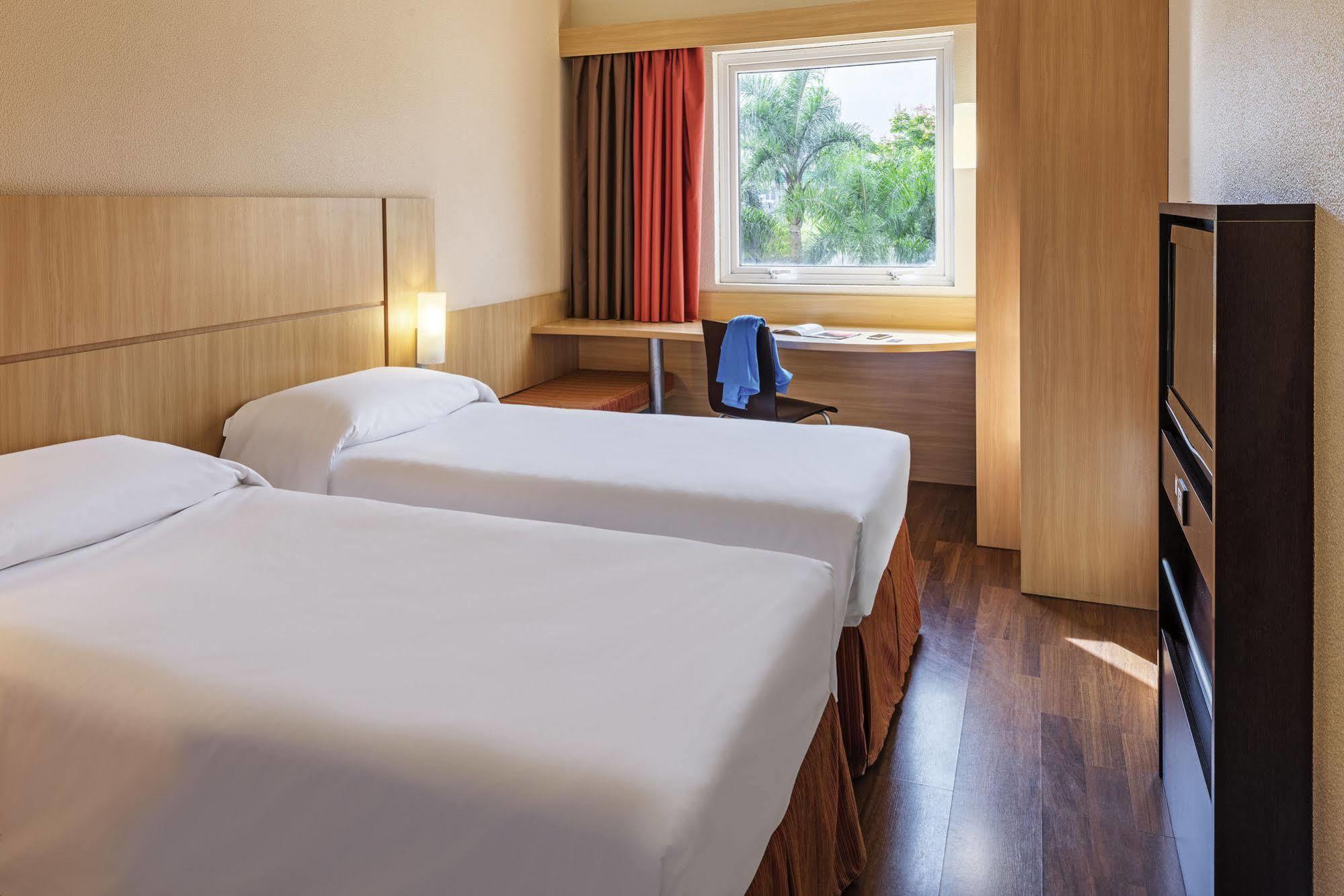 Ibis Nantes Centre Tour Bretagne Hotel Buitenkant foto